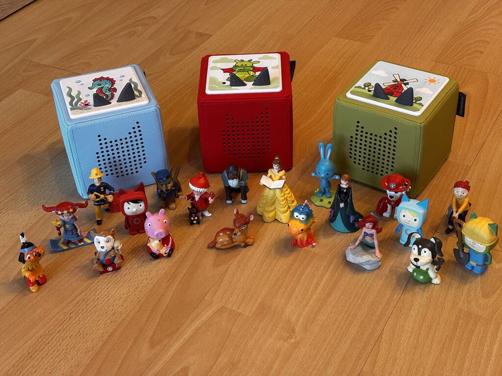 Bunte Tonieboxen mit Figuren