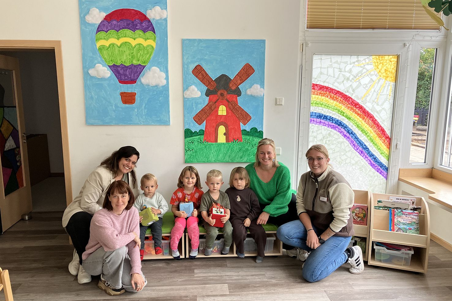 Gruppe mit Hörboxen